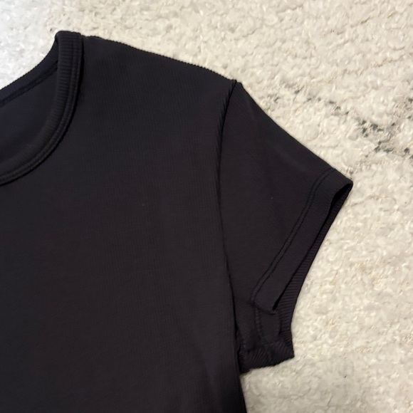 ALO Yoga Black Crop Top - Picture 4 of 8